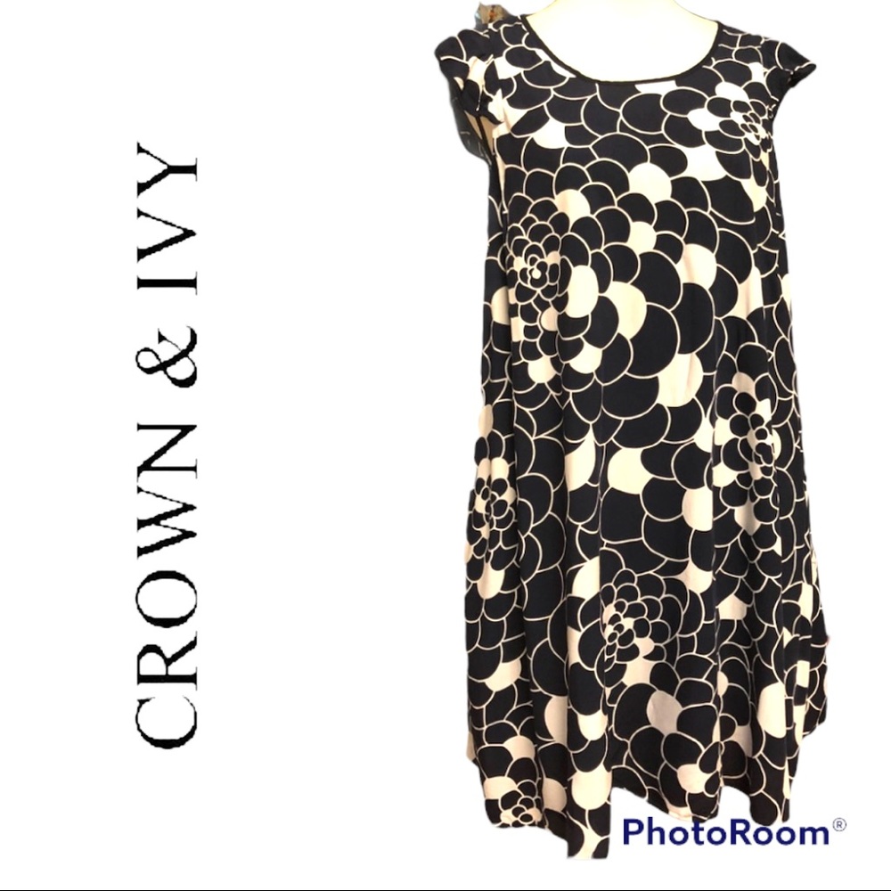 Crown & Ivy | Side Pocket Tent Dress
